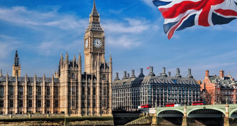Qeveria e Britanise planifikon rritje taksash